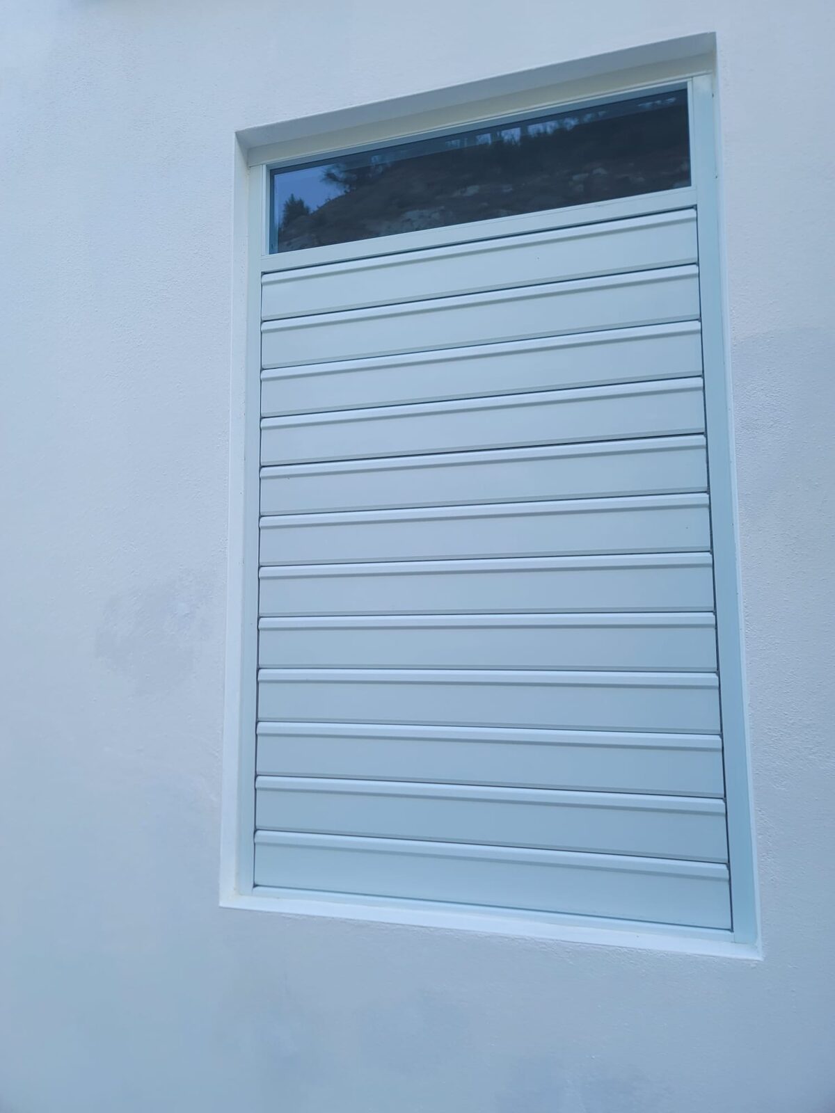 Tormentera rollup de aluminio cerrada